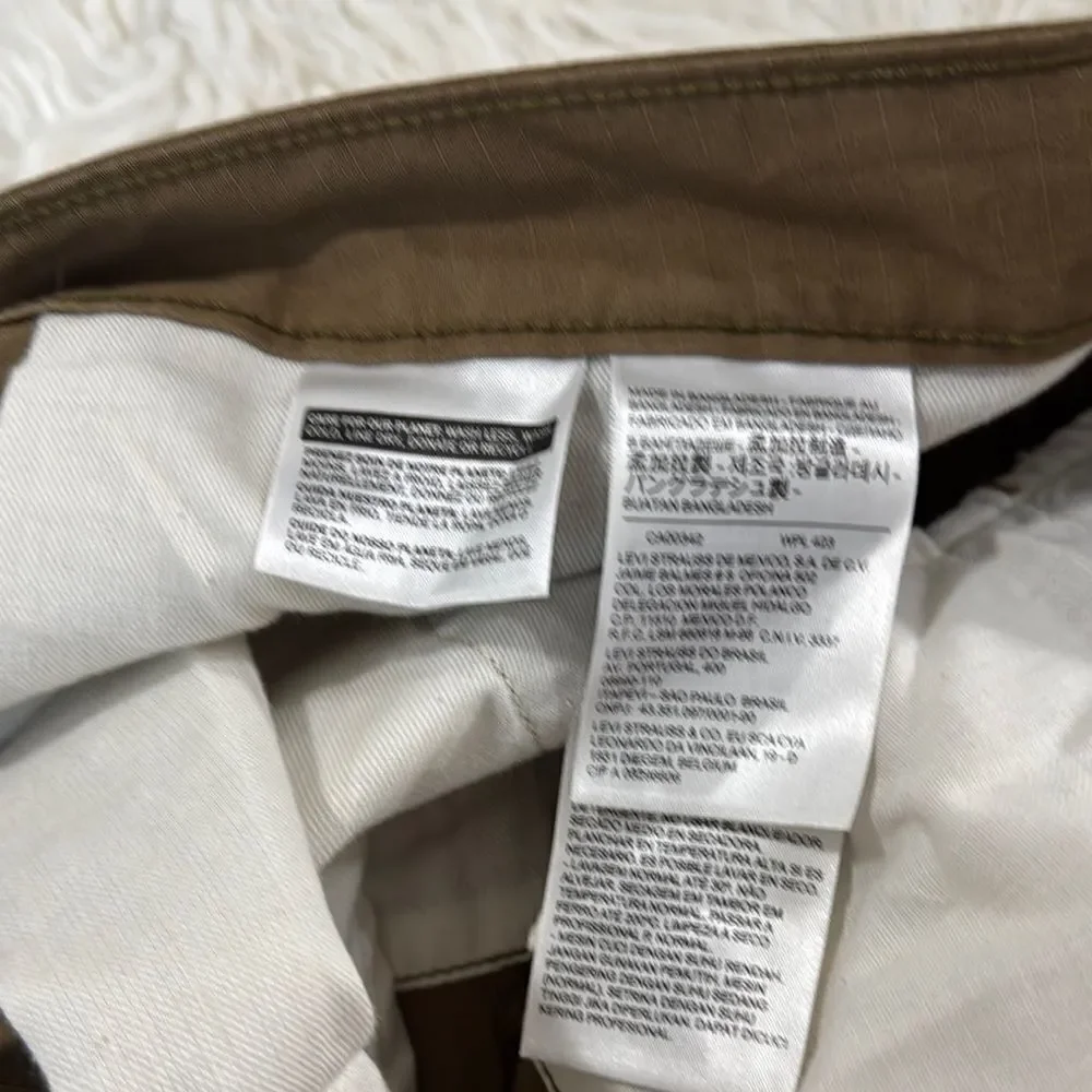 Levis Men's Brown Cargo Shorts Size 42